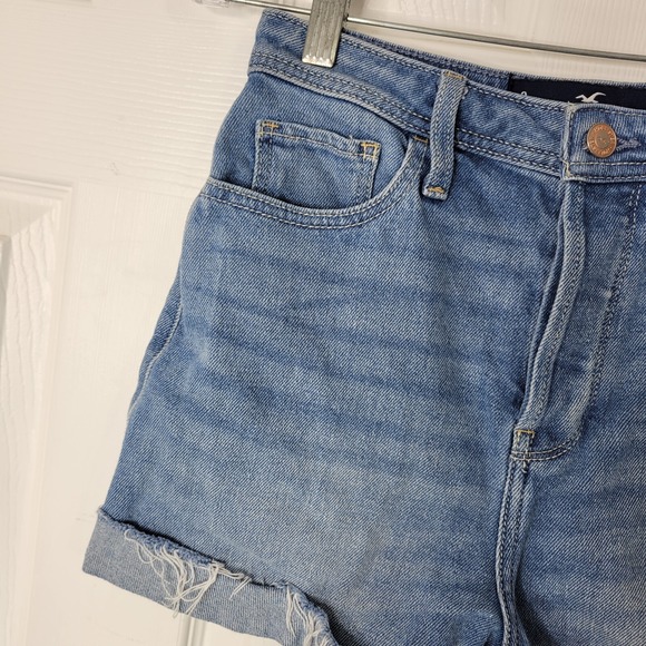 3 / $30 Hollister Ultra High Rise Mom Jean‎ Short 3 / 26 Blue Denim Button Fly - Picture 3 of 11